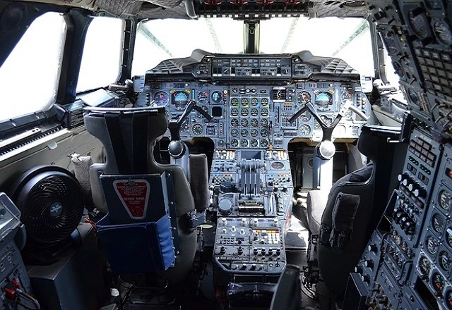 Flugschüler im Cockpit – medizinische Tauglichkeit als Voraussetzung für die Pilotenausbildung